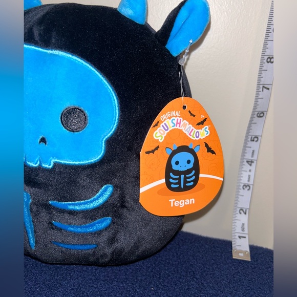 Squishmallow Tegan The Cow Skeleton Blu 20 Cm - Peluche Halloween 2022 Con Etichetta